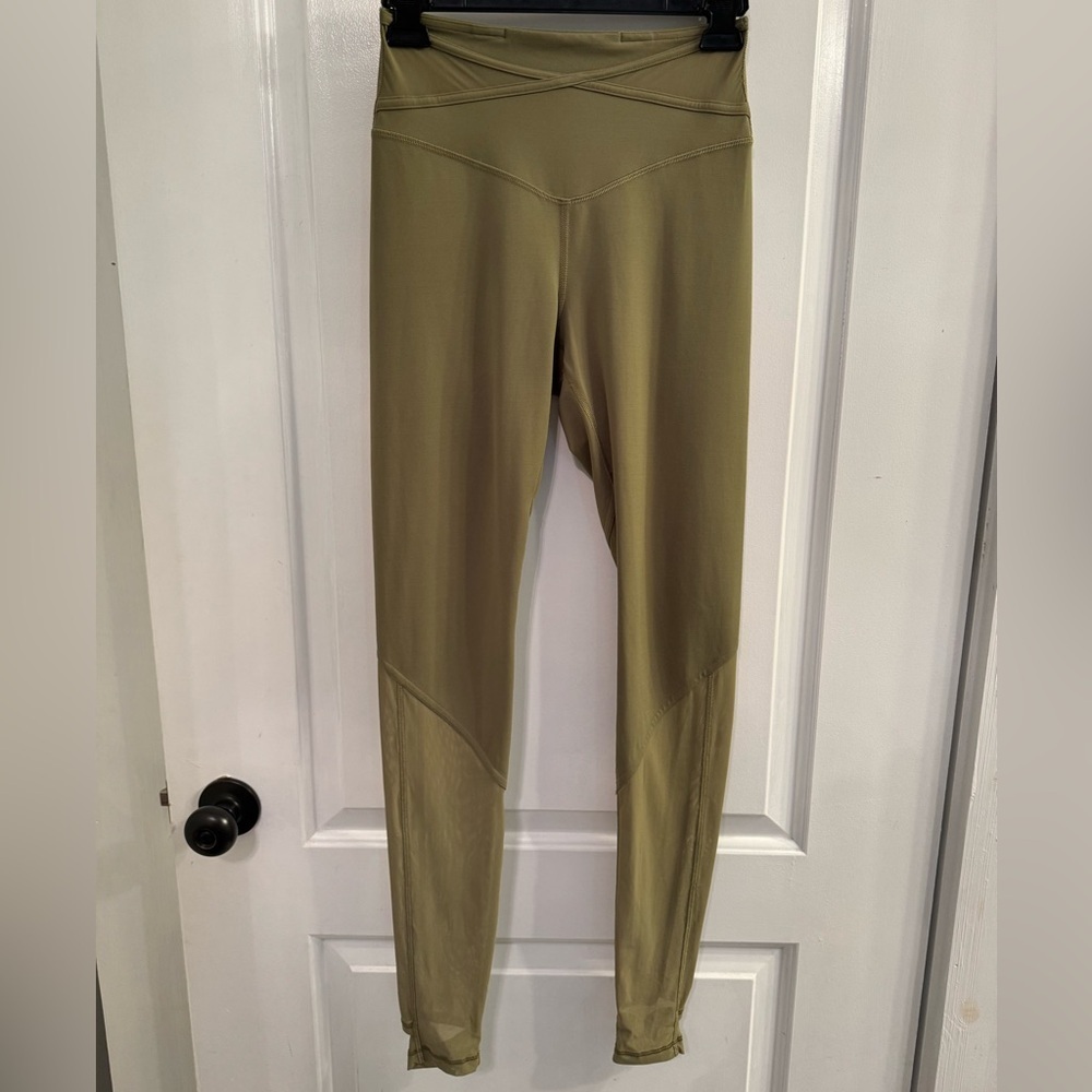 Lululemon Nulu and Crisscross Mesh Stirrup Tight
Bronze Green